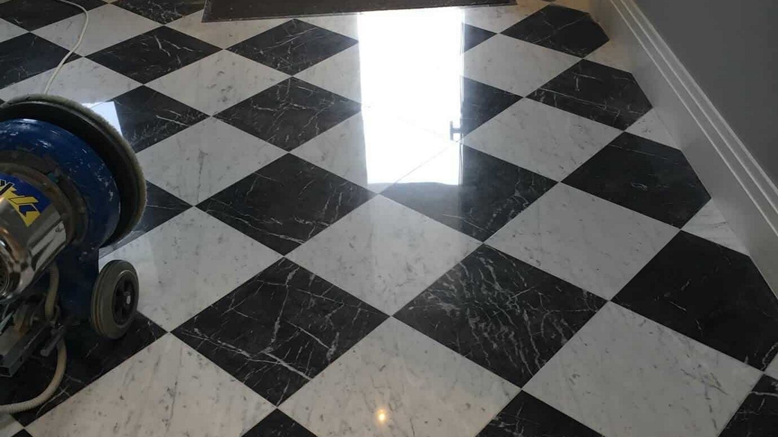 Inage of the results of our marble polishing and restoration process
